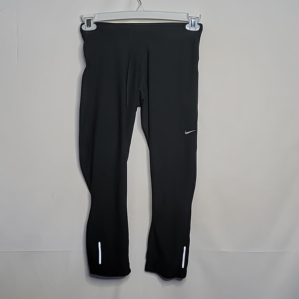 Nike dri fit pull on black workout legging capris sz Medium